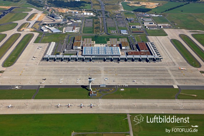 Luftbild vom Flughafen Berlin Brandenburg  Luftbild de